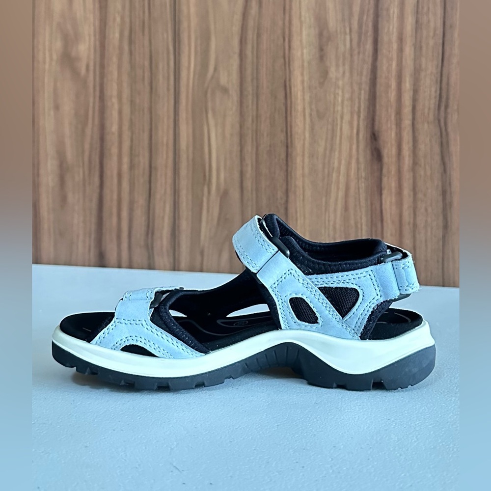 ECCO
Women's Nubuck Outdoor Sandal Size 4-4.5 - Picture 5 of 13